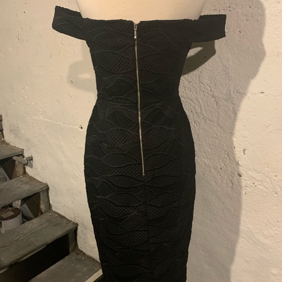 NICHOLAS off-the-shoulder knee-length dress. - Picture 3 of 4